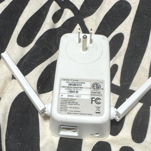 Linksys RE6700 White Wi-Fi Range Extender - Picture 2 of 2